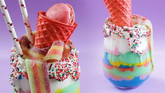 Lust auf Süßes? Probiere unseren Regenbogen-Milkshake