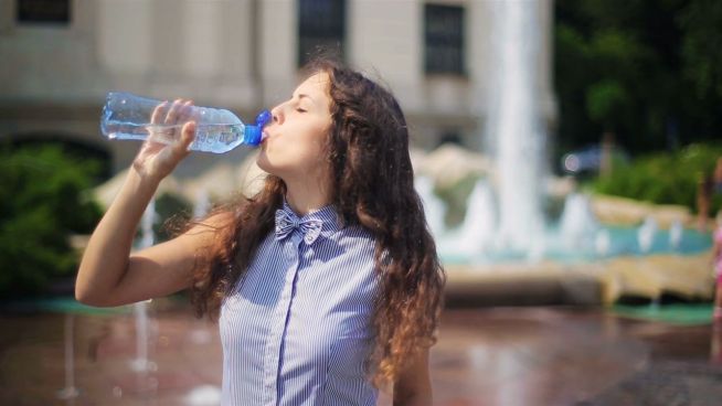 Ist Mikroplastik in Trinkwasser schädlich?