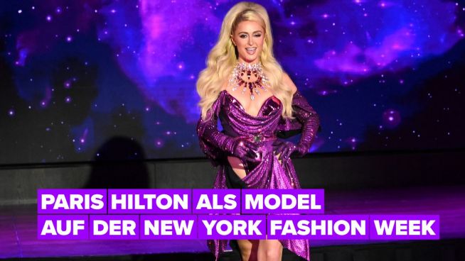 Paris Hilton schließt die NYFW für „The Blonds“ auf dem Laufsteg ab