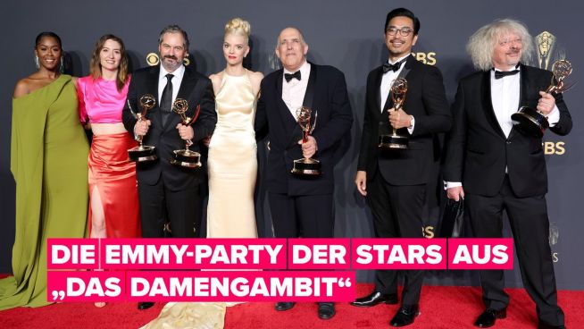 Die Stars aus „Das Damengambit“ feiern ihren Erfolg bei den Emmys mit einem Spieleabend